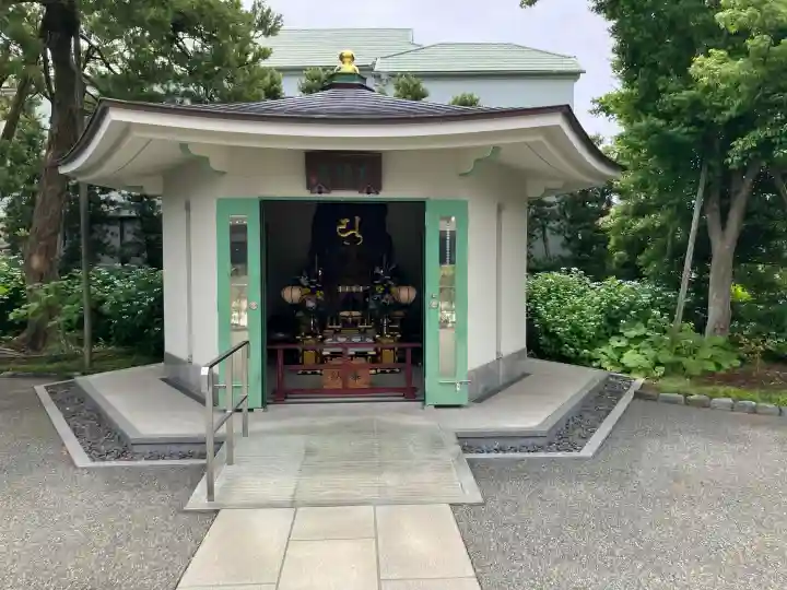 十念寺の{uncategorized: "未分類", other: "その他", undefined: "問題あり", building: "その他建物", grave: "お墓", sacred_gate: "鳥居", guardian: "狛犬", statue: "像", buddha: "仏像", history: "歴史", nature: "自然", garden: "庭園", animal: "動物", pagoda: "塔", temizu: "手水舎", mountain_gate: "山門・神門", sanctuary: "本殿・本堂", subordinate: "末社・摂社", art: "芸術", scenery: "景色", jizo: "地蔵", ema: "絵馬", goshuin: "御朱印", omikuji: "おみくじ", items: "授与品その他", amulet: "お守り", goshuincho: "御朱印帳", eats: "食事", festival: "お祭り", votive_dance: "神楽", shichigosan: "七五三参", wedding: "結婚式", experience: "体験その他", initially: "初詣", around: "周辺", anti_infection: "感染症対策"}