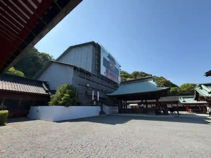 静岡浅間神社の{uncategorized: "未分類", other: "その他", undefined: "問題あり", building: "その他建物", grave: "お墓", sacred_gate: "鳥居", guardian: "狛犬", statue: "像", buddha: "仏像", history: "歴史", nature: "自然", garden: "庭園", animal: "動物", pagoda: "塔", temizu: "手水舎", mountain_gate: "山門・神門", sanctuary: "本殿・本堂", subordinate: "末社・摂社", art: "芸術", scenery: "景色", jizo: "地蔵", ema: "絵馬", goshuin: "御朱印", omikuji: "おみくじ", items: "授与品その他", amulet: "お守り", goshuincho: "御朱印帳", eats: "食事", festival: "お祭り", votive_dance: "神楽", shichigosan: "七五三参", wedding: "結婚式", experience: "体験その他", initially: "初詣", around: "周辺", anti_infection: "感染症対策"}