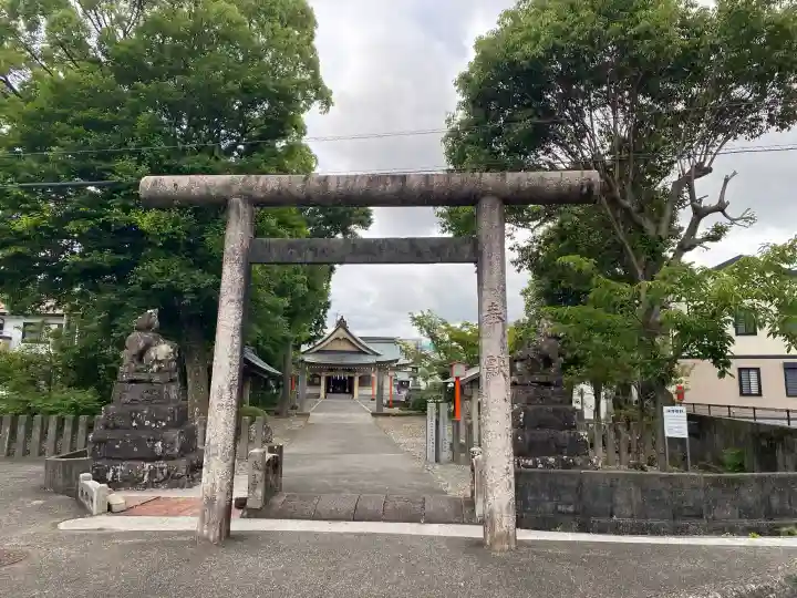 郡頭神社の{uncategorized: "未分類", other: "その他", undefined: "問題あり", building: "その他建物", grave: "お墓", sacred_gate: "鳥居", guardian: "狛犬", statue: "像", buddha: "仏像", history: "歴史", nature: "自然", garden: "庭園", animal: "動物", pagoda: "塔", temizu: "手水舎", mountain_gate: "山門・神門", sanctuary: "本殿・本堂", subordinate: "末社・摂社", art: "芸術", scenery: "景色", jizo: "地蔵", ema: "絵馬", goshuin: "御朱印", omikuji: "おみくじ", items: "授与品その他", amulet: "お守り", goshuincho: "御朱印帳", eats: "食事", festival: "お祭り", votive_dance: "神楽", shichigosan: "七五三参", wedding: "結婚式", experience: "体験その他", initially: "初詣", around: "周辺", anti_infection: "感染症対策"}