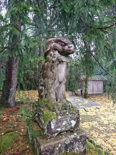 神明神社の狛犬