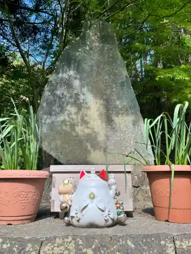 上山八幡宮の{uncategorized: "未分類", other: "その他", undefined: "問題あり", building: "その他建物", grave: "お墓", sacred_gate: "鳥居", guardian: "狛犬", statue: "像", buddha: "仏像", history: "歴史", nature: "自然", garden: "庭園", animal: "動物", pagoda: "塔", temizu: "手水舎", mountain_gate: "山門・神門", sanctuary: "本殿・本堂", subordinate: "末社・摂社", art: "芸術", scenery: "景色", jizo: "地蔵", ema: "絵馬", goshuin: "御朱印", omikuji: "おみくじ", items: "授与品その他", amulet: "お守り", goshuincho: "御朱印帳", eats: "食事", festival: "お祭り", votive_dance: "神楽", shichigosan: "七五三参", wedding: "結婚式", experience: "体験その他", initially: "初詣", around: "周辺", anti_infection: "感染症対策"}