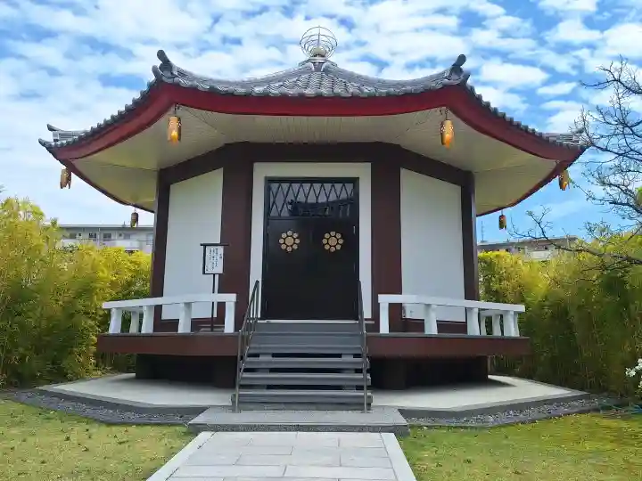 崇禅寺の{uncategorized: "未分類", other: "その他", undefined: "問題あり", building: "その他建物", grave: "お墓", sacred_gate: "鳥居", guardian: "狛犬", statue: "像", buddha: "仏像", history: "歴史", nature: "自然", garden: "庭園", animal: "動物", pagoda: "塔", temizu: "手水舎", mountain_gate: "山門・神門", sanctuary: "本殿・本堂", subordinate: "末社・摂社", art: "芸術", scenery: "景色", jizo: "地蔵", ema: "絵馬", goshuin: "御朱印", omikuji: "おみくじ", items: "授与品その他", amulet: "お守り", goshuincho: "御朱印帳", eats: "食事", festival: "お祭り", votive_dance: "神楽", shichigosan: "七五三参", wedding: "結婚式", experience: "体験その他", initially: "初詣", around: "周辺", anti_infection: "感染症対策"}