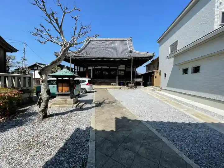 願乗寺の{uncategorized: "未分類", other: "その他", undefined: "問題あり", building: "その他建物", grave: "お墓", sacred_gate: "鳥居", guardian: "狛犬", statue: "像", buddha: "仏像", history: "歴史", nature: "自然", garden: "庭園", animal: "動物", pagoda: "塔", temizu: "手水舎", mountain_gate: "山門・神門", sanctuary: "本殿・本堂", subordinate: "末社・摂社", art: "芸術", scenery: "景色", jizo: "地蔵", ema: "絵馬", goshuin: "御朱印", omikuji: "おみくじ", items: "授与品その他", amulet: "お守り", goshuincho: "御朱印帳", eats: "食事", festival: "お祭り", votive_dance: "神楽", shichigosan: "七五三参", wedding: "結婚式", experience: "体験その他", initially: "初詣", around: "周辺", anti_infection: "感染症対策"}
