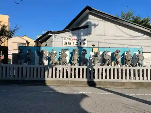 堀切天祖神社祖霊社の像