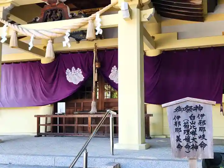 白山神社の本殿・本堂