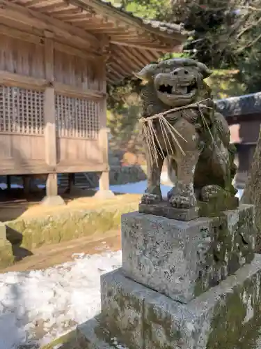 雷神社の{uncategorized: "未分類", other: "その他", undefined: "問題あり", building: "その他建物", grave: "お墓", sacred_gate: "鳥居", guardian: "狛犬", statue: "像", buddha: "仏像", history: "歴史", nature: "自然", garden: "庭園", animal: "動物", pagoda: "塔", temizu: "手水舎", mountain_gate: "山門・神門", sanctuary: "本殿・本堂", subordinate: "末社・摂社", art: "芸術", scenery: "景色", jizo: "地蔵", ema: "絵馬", goshuin: "御朱印", omikuji: "おみくじ", items: "授与品その他", amulet: "お守り", goshuincho: "御朱印帳", eats: "食事", festival: "お祭り", votive_dance: "神楽", shichigosan: "七五三参", wedding: "結婚式", experience: "体験その他", initially: "初詣", around: "周辺", anti_infection: "感染症対策"}
