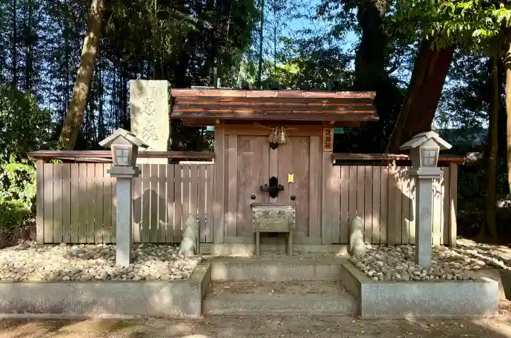 神戸神社の{uncategorized: "未分類", other: "その他", undefined: "問題あり", building: "その他建物", grave: "お墓", sacred_gate: "鳥居", guardian: "狛犬", statue: "像", buddha: "仏像", history: "歴史", nature: "自然", garden: "庭園", animal: "動物", pagoda: "塔", temizu: "手水舎", mountain_gate: "山門・神門", sanctuary: "本殿・本堂", subordinate: "末社・摂社", art: "芸術", scenery: "景色", jizo: "地蔵", ema: "絵馬", goshuin: "御朱印", omikuji: "おみくじ", items: "授与品その他", amulet: "お守り", goshuincho: "御朱印帳", eats: "食事", festival: "お祭り", votive_dance: "神楽", shichigosan: "七五三参", wedding: "結婚式", experience: "体験その他", initially: "初詣", around: "周辺", anti_infection: "感染症対策"}
