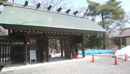 千歳神社の山門