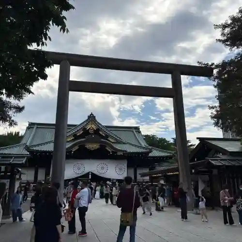 靖國神社の{uncategorized: "未分類", other: "その他", undefined: "問題あり", building: "その他建物", grave: "お墓", sacred_gate: "鳥居", guardian: "狛犬", statue: "像", buddha: "仏像", history: "歴史", nature: "自然", garden: "庭園", animal: "動物", pagoda: "塔", temizu: "手水舎", mountain_gate: "山門・神門", sanctuary: "本殿・本堂", subordinate: "末社・摂社", art: "芸術", scenery: "景色", jizo: "地蔵", ema: "絵馬", goshuin: "御朱印", omikuji: "おみくじ", items: "授与品その他", amulet: "お守り", goshuincho: "御朱印帳", eats: "食事", festival: "お祭り", votive_dance: "神楽", shichigosan: "七五三参", wedding: "結婚式", experience: "体験その他", initially: "初詣", around: "周辺", anti_infection: "感染症対策"}