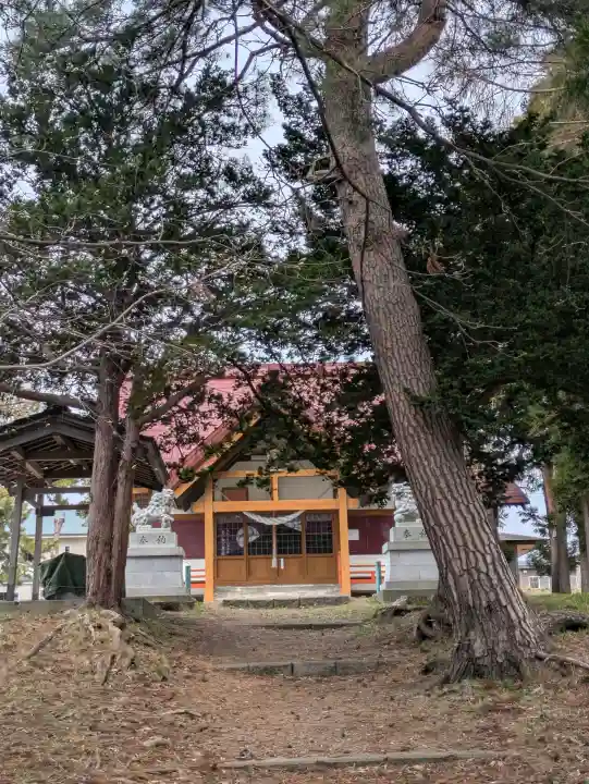 神山稲荷神社の{uncategorized: "未分類", other: "その他", undefined: "問題あり", building: "その他建物", grave: "お墓", sacred_gate: "鳥居", guardian: "狛犬", statue: "像", buddha: "仏像", history: "歴史", nature: "自然", garden: "庭園", animal: "動物", pagoda: "塔", temizu: "手水舎", mountain_gate: "山門・神門", sanctuary: "本殿・本堂", subordinate: "末社・摂社", art: "芸術", scenery: "景色", jizo: "地蔵", ema: "絵馬", goshuin: "御朱印", omikuji: "おみくじ", items: "授与品その他", amulet: "お守り", goshuincho: "御朱印帳", eats: "食事", festival: "お祭り", votive_dance: "神楽", shichigosan: "七五三参", wedding: "結婚式", experience: "体験その他", initially: "初詣", around: "周辺", anti_infection: "感染症対策"}
