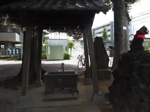 稲荷神社の手水舎