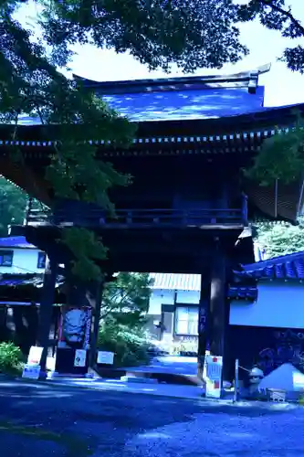 普門寺(切り絵御朱印発祥の寺)の山門・神門