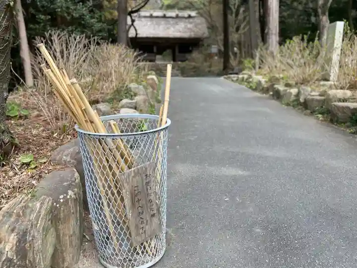 東大寺別院阿弥陀寺の{uncategorized: "未分類", other: "その他", undefined: "問題あり", building: "その他建物", grave: "お墓", sacred_gate: "鳥居", guardian: "狛犬", statue: "像", buddha: "仏像", history: "歴史", nature: "自然", garden: "庭園", animal: "動物", pagoda: "塔", temizu: "手水舎", mountain_gate: "山門・神門", sanctuary: "本殿・本堂", subordinate: "末社・摂社", art: "芸術", scenery: "景色", jizo: "地蔵", ema: "絵馬", goshuin: "御朱印", omikuji: "おみくじ", items: "授与品その他", amulet: "お守り", goshuincho: "御朱印帳", eats: "食事", festival: "お祭り", votive_dance: "神楽", shichigosan: "七五三参", wedding: "結婚式", experience: "体験その他", initially: "初詣", around: "周辺", anti_infection: "感染症対策"}