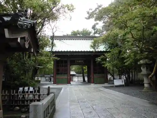 高徳院の山門・神門