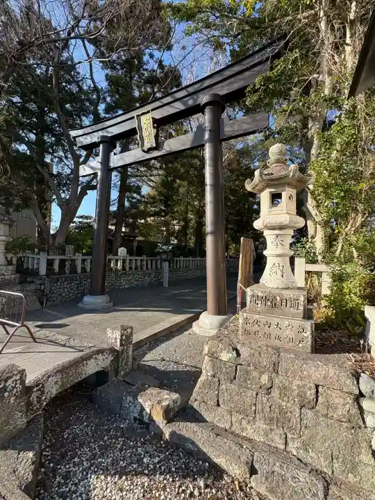 大井神社の{uncategorized: "未分類", other: "その他", undefined: "問題あり", building: "その他建物", grave: "お墓", sacred_gate: "鳥居", guardian: "狛犬", statue: "像", buddha: "仏像", history: "歴史", nature: "自然", garden: "庭園", animal: "動物", pagoda: "塔", temizu: "手水舎", mountain_gate: "山門・神門", sanctuary: "本殿・本堂", subordinate: "末社・摂社", art: "芸術", scenery: "景色", jizo: "地蔵", ema: "絵馬", goshuin: "御朱印", omikuji: "おみくじ", items: "授与品その他", amulet: "お守り", goshuincho: "御朱印帳", eats: "食事", festival: "お祭り", votive_dance: "神楽", shichigosan: "七五三参", wedding: "結婚式", experience: "体験その他", initially: "初詣", around: "周辺", anti_infection: "感染症対策"}