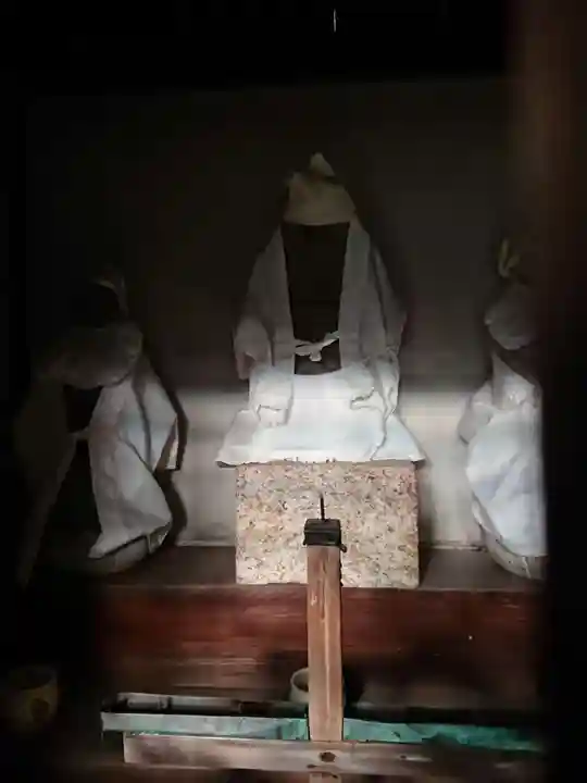 祠の地蔵