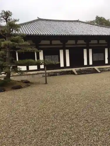秋篠寺の本殿・本堂