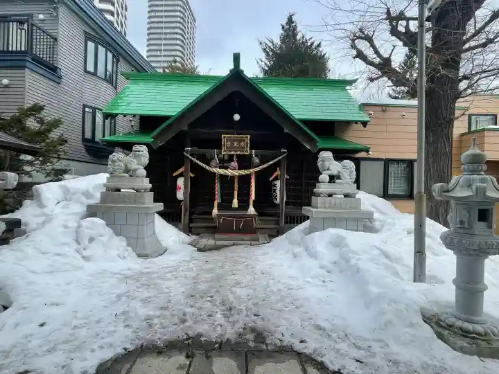 水天宮の{uncategorized: "未分類", other: "その他", undefined: "問題あり", building: "その他建物", grave: "お墓", sacred_gate: "鳥居", guardian: "狛犬", statue: "像", buddha: "仏像", history: "歴史", nature: "自然", garden: "庭園", animal: "動物", pagoda: "塔", temizu: "手水舎", mountain_gate: "山門・神門", sanctuary: "本殿・本堂", subordinate: "末社・摂社", art: "芸術", scenery: "景色", jizo: "地蔵", ema: "絵馬", goshuin: "御朱印", omikuji: "おみくじ", items: "授与品その他", amulet: "お守り", goshuincho: "御朱印帳", eats: "食事", festival: "お祭り", votive_dance: "神楽", shichigosan: "七五三参", wedding: "結婚式", experience: "体験その他", initially: "初詣", around: "周辺", anti_infection: "感染症対策"}