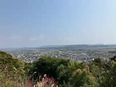 人見神社の{uncategorized: "未分類", other: "その他", undefined: "問題あり", building: "その他建物", grave: "お墓", sacred_gate: "鳥居", guardian: "狛犬", statue: "像", buddha: "仏像", history: "歴史", nature: "自然", garden: "庭園", animal: "動物", pagoda: "塔", temizu: "手水舎", mountain_gate: "山門・神門", sanctuary: "本殿・本堂", subordinate: "末社・摂社", art: "芸術", scenery: "景色", jizo: "地蔵", ema: "絵馬", goshuin: "御朱印", omikuji: "おみくじ", items: "授与品その他", amulet: "お守り", goshuincho: "御朱印帳", eats: "食事", festival: "お祭り", votive_dance: "神楽", shichigosan: "七五三参", wedding: "結婚式", experience: "体験その他", initially: "初詣", around: "周辺", anti_infection: "感染症対策"}