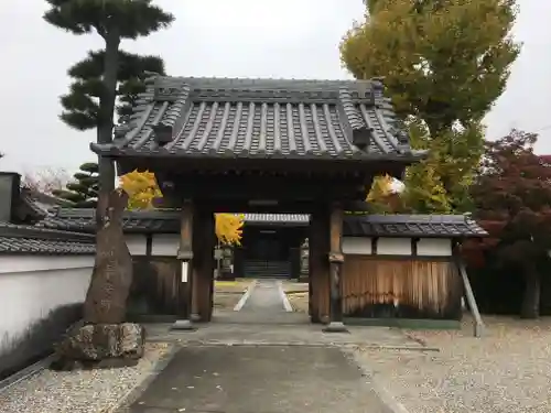 海上山 安養寺の山門