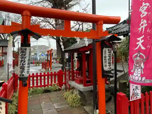鴻神社の{uncategorized: "未分類", other: "その他", undefined: "問題あり", building: "その他建物", grave: "お墓", sacred_gate: "鳥居", guardian: "狛犬", statue: "像", buddha: "仏像", history: "歴史", nature: "自然", garden: "庭園", animal: "動物", pagoda: "塔", temizu: "手水舎", mountain_gate: "山門・神門", sanctuary: "本殿・本堂", subordinate: "末社・摂社", art: "芸術", scenery: "景色", jizo: "地蔵", ema: "絵馬", goshuin: "御朱印", omikuji: "おみくじ", items: "授与品その他", amulet: "お守り", goshuincho: "御朱印帳", eats: "食事", festival: "お祭り", votive_dance: "神楽", shichigosan: "七五三参", wedding: "結婚式", experience: "体験その他", initially: "初詣", around: "周辺", anti_infection: "感染症対策"}