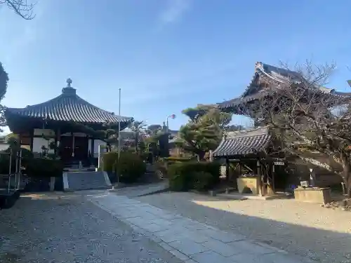 久米田寺の{uncategorized: "未分類", other: "その他", undefined: "問題あり", building: "その他建物", grave: "お墓", sacred_gate: "鳥居", guardian: "狛犬", statue: "像", buddha: "仏像", history: "歴史", nature: "自然", garden: "庭園", animal: "動物", pagoda: "塔", temizu: "手水舎", mountain_gate: "山門・神門", sanctuary: "本殿・本堂", subordinate: "末社・摂社", art: "芸術", scenery: "景色", jizo: "地蔵", ema: "絵馬", goshuin: "御朱印", omikuji: "おみくじ", items: "授与品その他", amulet: "お守り", goshuincho: "御朱印帳", eats: "食事", festival: "お祭り", votive_dance: "神楽", shichigosan: "七五三参", wedding: "結婚式", experience: "体験その他", initially: "初詣", around: "周辺", anti_infection: "感染症対策"}