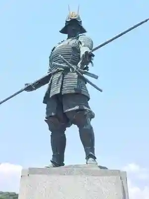 若宮八幡宮の像