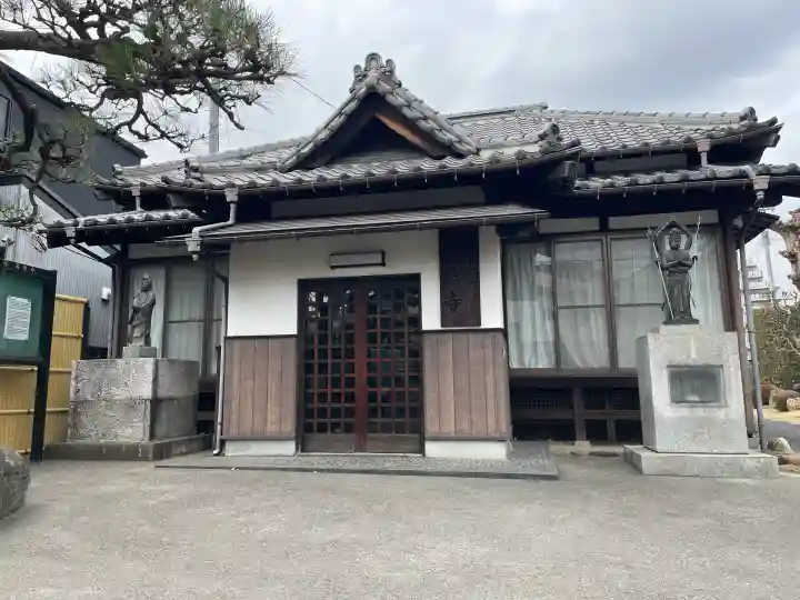 高徳寺の{uncategorized: "未分類", other: "その他", undefined: "問題あり", building: "その他建物", grave: "お墓", sacred_gate: "鳥居", guardian: "狛犬", statue: "像", buddha: "仏像", history: "歴史", nature: "自然", garden: "庭園", animal: "動物", pagoda: "塔", temizu: "手水舎", mountain_gate: "山門・神門", sanctuary: "本殿・本堂", subordinate: "末社・摂社", art: "芸術", scenery: "景色", jizo: "地蔵", ema: "絵馬", goshuin: "御朱印", omikuji: "おみくじ", items: "授与品その他", amulet: "お守り", goshuincho: "御朱印帳", eats: "食事", festival: "お祭り", votive_dance: "神楽", shichigosan: "七五三参", wedding: "結婚式", experience: "体験その他", initially: "初詣", around: "周辺", anti_infection: "感染症対策"}