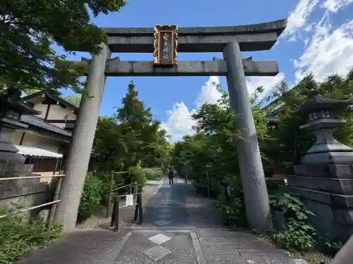 梨木神社の{uncategorized: "未分類", other: "その他", undefined: "問題あり", building: "その他建物", grave: "お墓", sacred_gate: "鳥居", guardian: "狛犬", statue: "像", buddha: "仏像", history: "歴史", nature: "自然", garden: "庭園", animal: "動物", pagoda: "塔", temizu: "手水舎", mountain_gate: "山門・神門", sanctuary: "本殿・本堂", subordinate: "末社・摂社", art: "芸術", scenery: "景色", jizo: "地蔵", ema: "絵馬", goshuin: "御朱印", omikuji: "おみくじ", items: "授与品その他", amulet: "お守り", goshuincho: "御朱印帳", eats: "食事", festival: "お祭り", votive_dance: "神楽", shichigosan: "七五三参", wedding: "結婚式", experience: "体験その他", initially: "初詣", around: "周辺", anti_infection: "感染症対策"}