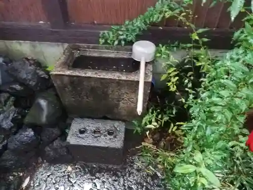 稲荷社の手水舎