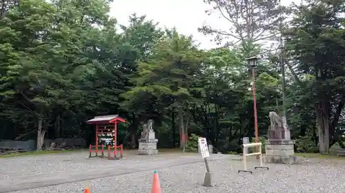 新得神社の庭園