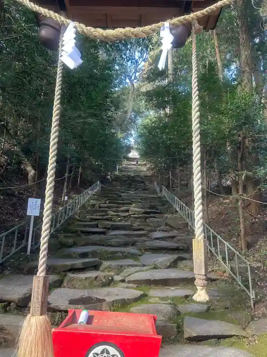 東霧島神社の{uncategorized: "未分類", other: "その他", undefined: "問題あり", building: "その他建物", grave: "お墓", sacred_gate: "鳥居", guardian: "狛犬", statue: "像", buddha: "仏像", history: "歴史", nature: "自然", garden: "庭園", animal: "動物", pagoda: "塔", temizu: "手水舎", mountain_gate: "山門・神門", sanctuary: "本殿・本堂", subordinate: "末社・摂社", art: "芸術", scenery: "景色", jizo: "地蔵", ema: "絵馬", goshuin: "御朱印", omikuji: "おみくじ", items: "授与品その他", amulet: "お守り", goshuincho: "御朱印帳", eats: "食事", festival: "お祭り", votive_dance: "神楽", shichigosan: "七五三参", wedding: "結婚式", experience: "体験その他", initially: "初詣", around: "周辺", anti_infection: "感染症対策"}