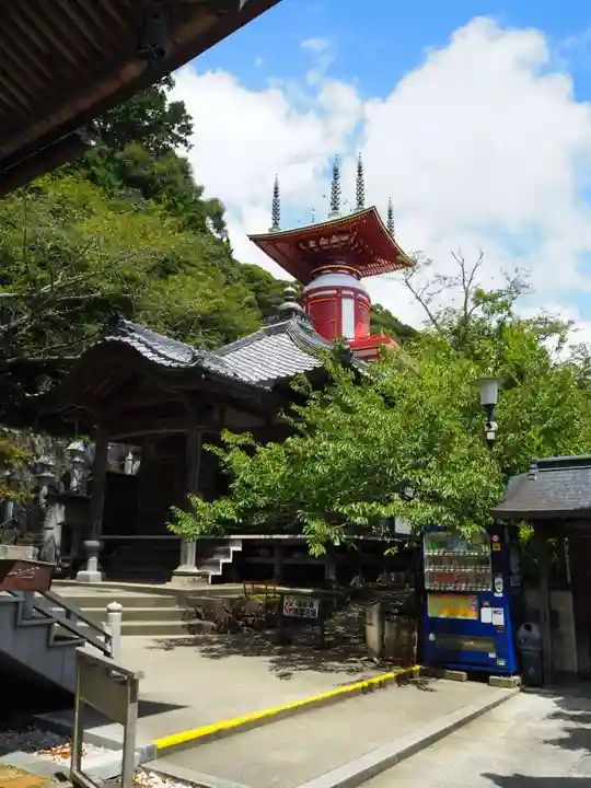 薬王寺の本殿・本堂