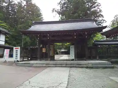 雄山神社前立社壇の山門・神門