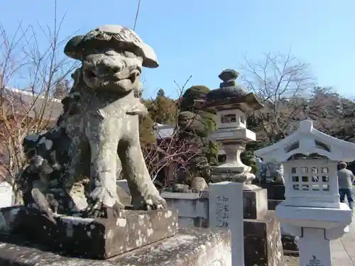 加波山三枝祇神社本宮の狛犬