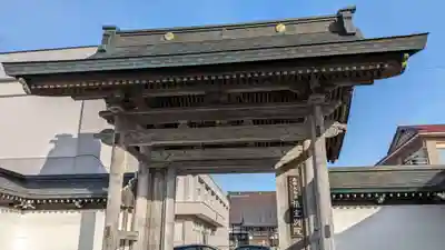 根室別院の山門・神門