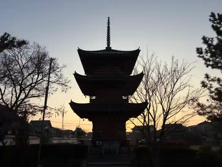 遍照院の{uncategorized: "未分類", other: "その他", undefined: "問題あり", building: "その他建物", grave: "お墓", sacred_gate: "鳥居", guardian: "狛犬", statue: "像", buddha: "仏像", history: "歴史", nature: "自然", garden: "庭園", animal: "動物", pagoda: "塔", temizu: "手水舎", mountain_gate: "山門・神門", sanctuary: "本殿・本堂", subordinate: "末社・摂社", art: "芸術", scenery: "景色", jizo: "地蔵", ema: "絵馬", goshuin: "御朱印", omikuji: "おみくじ", items: "授与品その他", amulet: "お守り", goshuincho: "御朱印帳", eats: "食事", festival: "お祭り", votive_dance: "神楽", shichigosan: "七五三参", wedding: "結婚式", experience: "体験その他", initially: "初詣", around: "周辺", anti_infection: "感染症対策"}