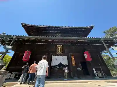 善通寺の{uncategorized: "未分類", other: "その他", undefined: "問題あり", building: "その他建物", grave: "お墓", sacred_gate: "鳥居", guardian: "狛犬", statue: "像", buddha: "仏像", history: "歴史", nature: "自然", garden: "庭園", animal: "動物", pagoda: "塔", temizu: "手水舎", mountain_gate: "山門・神門", sanctuary: "本殿・本堂", subordinate: "末社・摂社", art: "芸術", scenery: "景色", jizo: "地蔵", ema: "絵馬", goshuin: "御朱印", omikuji: "おみくじ", items: "授与品その他", amulet: "お守り", goshuincho: "御朱印帳", eats: "食事", festival: "お祭り", votive_dance: "神楽", shichigosan: "七五三参", wedding: "結婚式", experience: "体験その他", initially: "初詣", around: "周辺", anti_infection: "感染症対策"}