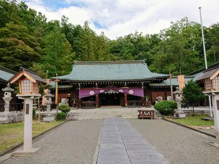 山梨縣護國神社の本殿・本堂