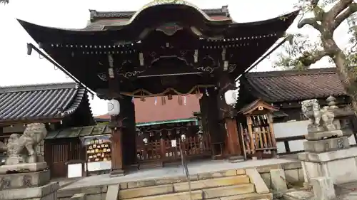 六孫王神社の山門・神門
