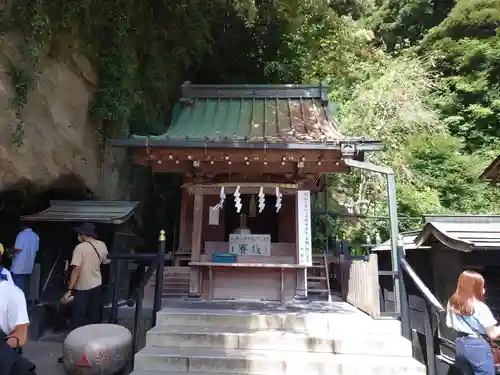 銭洗弁財天宇賀福神社の本殿・本堂