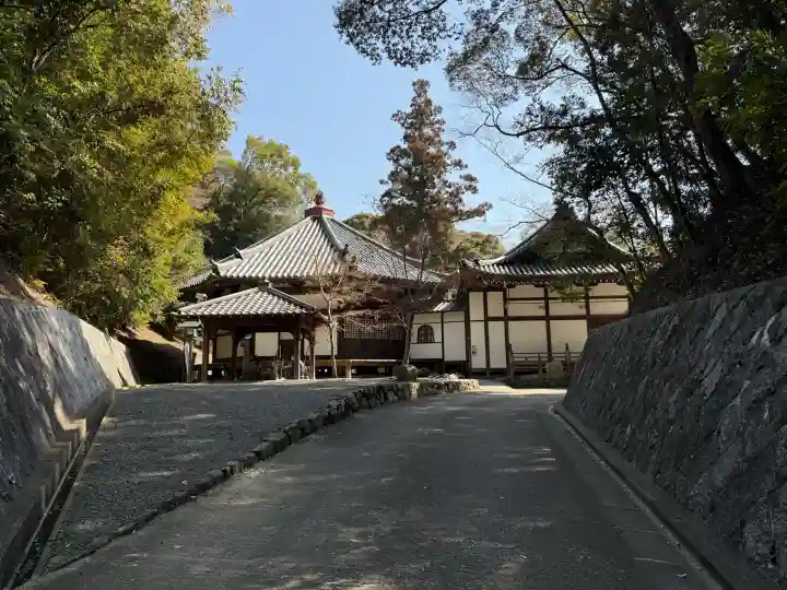 根来寺の{uncategorized: "未分類", other: "その他", undefined: "問題あり", building: "その他建物", grave: "お墓", sacred_gate: "鳥居", guardian: "狛犬", statue: "像", buddha: "仏像", history: "歴史", nature: "自然", garden: "庭園", animal: "動物", pagoda: "塔", temizu: "手水舎", mountain_gate: "山門・神門", sanctuary: "本殿・本堂", subordinate: "末社・摂社", art: "芸術", scenery: "景色", jizo: "地蔵", ema: "絵馬", goshuin: "御朱印", omikuji: "おみくじ", items: "授与品その他", amulet: "お守り", goshuincho: "御朱印帳", eats: "食事", festival: "お祭り", votive_dance: "神楽", shichigosan: "七五三参", wedding: "結婚式", experience: "体験その他", initially: "初詣", around: "周辺", anti_infection: "感染症対策"}