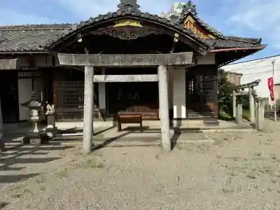 八雲神社の{uncategorized: "未分類", other: "その他", undefined: "問題あり", building: "その他建物", grave: "お墓", sacred_gate: "鳥居", guardian: "狛犬", statue: "像", buddha: "仏像", history: "歴史", nature: "自然", garden: "庭園", animal: "動物", pagoda: "塔", temizu: "手水舎", mountain_gate: "山門・神門", sanctuary: "本殿・本堂", subordinate: "末社・摂社", art: "芸術", scenery: "景色", jizo: "地蔵", ema: "絵馬", goshuin: "御朱印", omikuji: "おみくじ", items: "授与品その他", amulet: "お守り", goshuincho: "御朱印帳", eats: "食事", festival: "お祭り", votive_dance: "神楽", shichigosan: "七五三参", wedding: "結婚式", experience: "体験その他", initially: "初詣", around: "周辺", anti_infection: "感染症対策"}