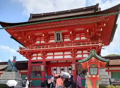 伏見稲荷大社の山門・神門