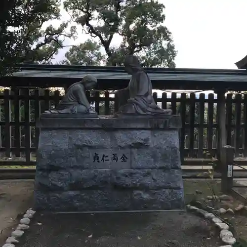 四條畷神社の像