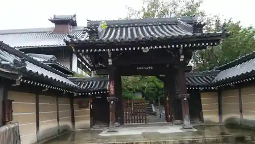 江國寺の山門