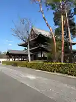 相国寺(相国承天禅寺)の{uncategorized: "未分類", other: "その他", undefined: "問題あり", building: "その他建物", grave: "お墓", sacred_gate: "鳥居", guardian: "狛犬", statue: "像", buddha: "仏像", history: "歴史", nature: "自然", garden: "庭園", animal: "動物", pagoda: "塔", temizu: "手水舎", mountain_gate: "山門・神門", sanctuary: "本殿・本堂", subordinate: "末社・摂社", art: "芸術", scenery: "景色", jizo: "地蔵", ema: "絵馬", goshuin: "御朱印", omikuji: "おみくじ", items: "授与品その他", amulet: "お守り", goshuincho: "御朱印帳", eats: "食事", festival: "お祭り", votive_dance: "神楽", shichigosan: "七五三参", wedding: "結婚式", experience: "体験その他", initially: "初詣", around: "周辺", anti_infection: "感染症対策"}