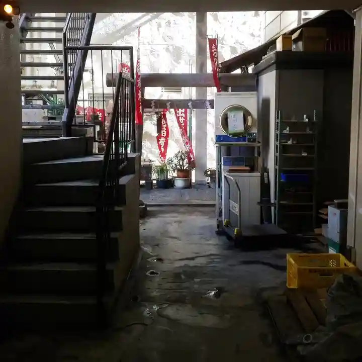 出世稲荷神社/岩代稲荷神社の周辺