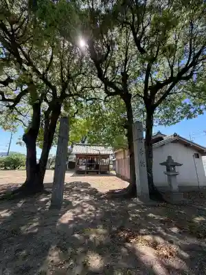十三軒屋荒神社の{uncategorized: "未分類", other: "その他", undefined: "問題あり", building: "その他建物", grave: "お墓", sacred_gate: "鳥居", guardian: "狛犬", statue: "像", buddha: "仏像", history: "歴史", nature: "自然", garden: "庭園", animal: "動物", pagoda: "塔", temizu: "手水舎", mountain_gate: "山門・神門", sanctuary: "本殿・本堂", subordinate: "末社・摂社", art: "芸術", scenery: "景色", jizo: "地蔵", ema: "絵馬", goshuin: "御朱印", omikuji: "おみくじ", items: "授与品その他", amulet: "お守り", goshuincho: "御朱印帳", eats: "食事", festival: "お祭り", votive_dance: "神楽", shichigosan: "七五三参", wedding: "結婚式", experience: "体験その他", initially: "初詣", around: "周辺", anti_infection: "感染症対策"}