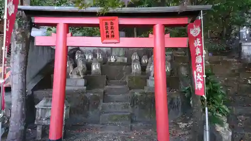 岐阜稲荷山本社の鳥居